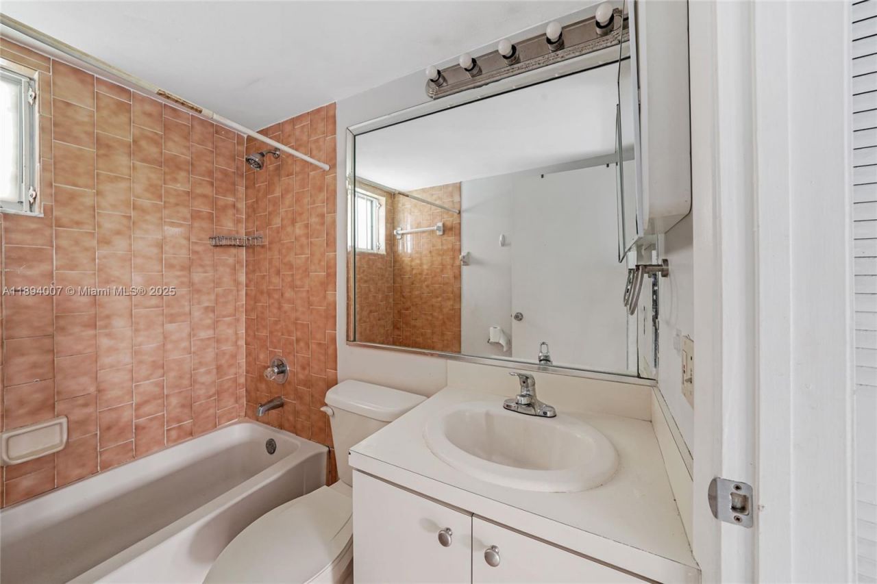 5490 W 21st Ct, Unit 112, Hialeah, FL 33016 Photo