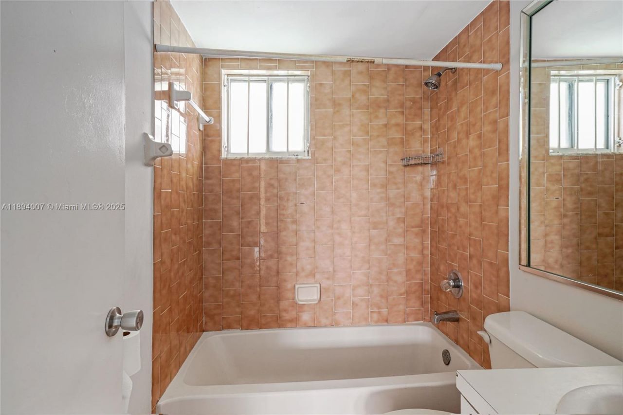 5490 W 21st Ct, Unit 112, Hialeah, FL 33016 Photo