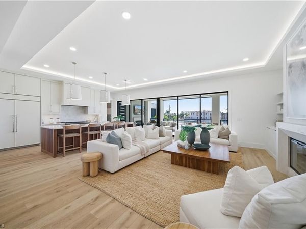 82 9th ST S, Unit 303, NAPLES, FL 34102