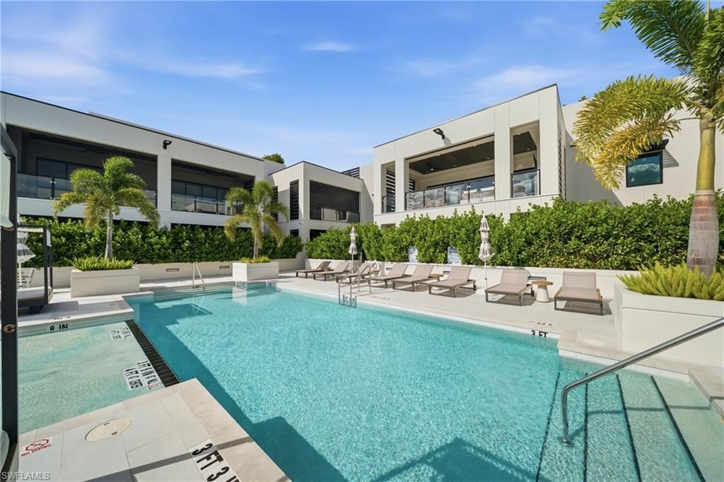 82 9th St S, Unit 303, Naples, FL 34102 Photo