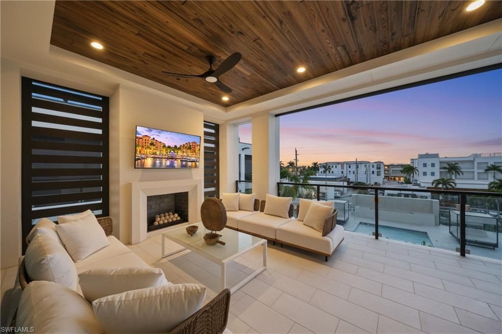 82 9th St S, Unit 303, Naples, FL 34102 Photo