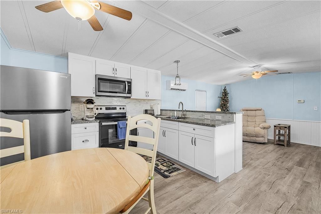 7186 Ladyfish Dr, Saint James City, FL 33956 Photo