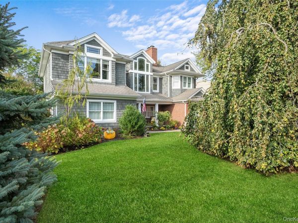 33 Robbins Avenue, Babylon, NY 11702