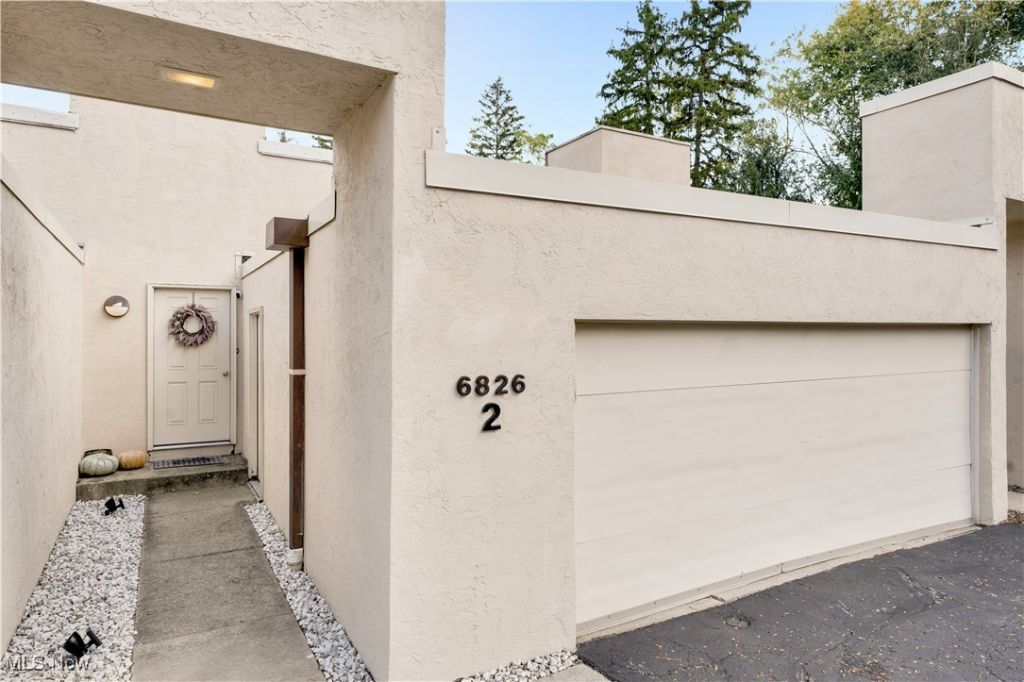6826 Old Royalton Road, Unit 2, Brecksville, OH 44141 Main Photo
