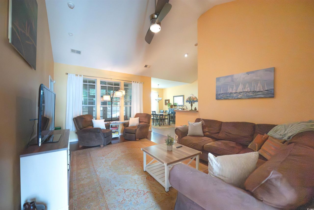 209 Golden Oaks Dr. Photo 11