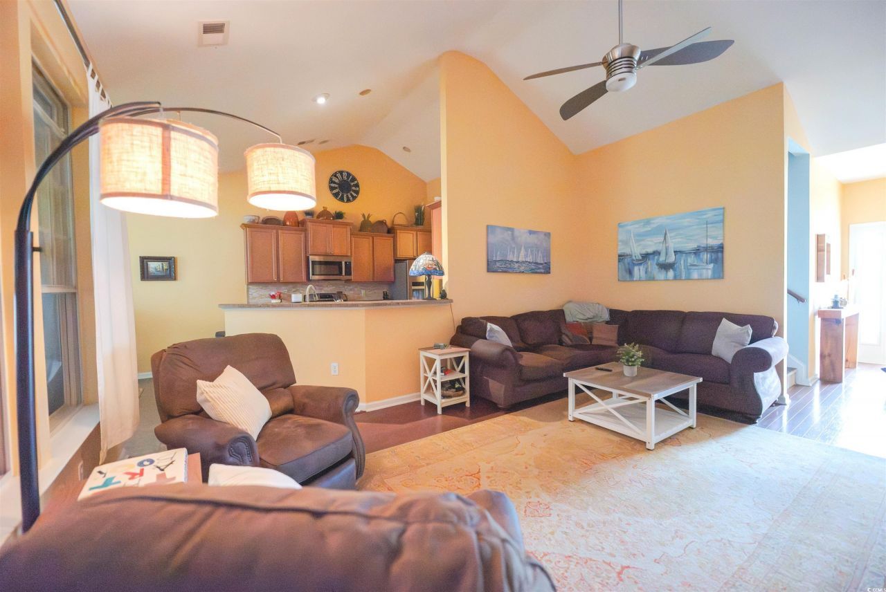 209 Golden Oaks Dr. Photo 12