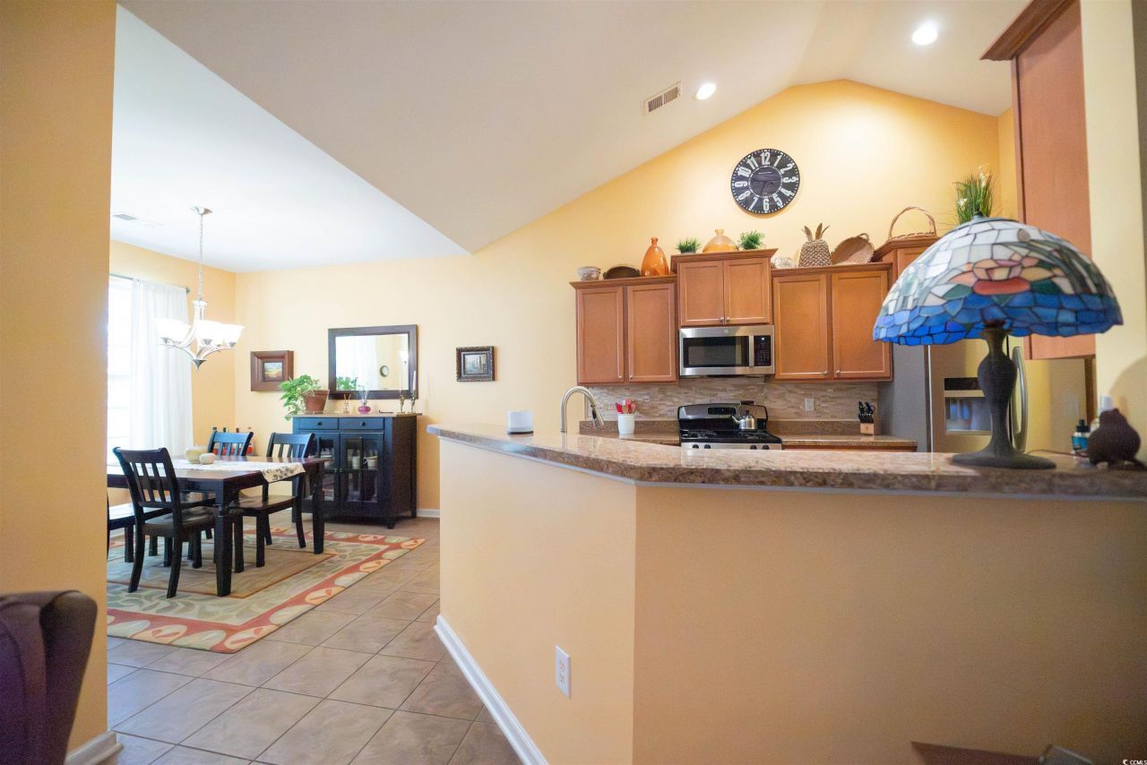 209 Golden Oaks Dr. Photo 13