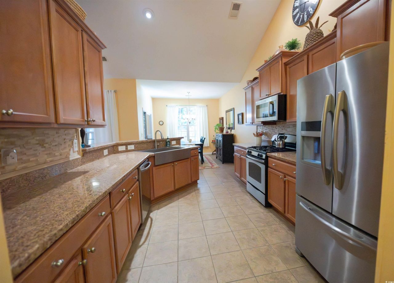 209 Golden Oaks Dr. Photo 16