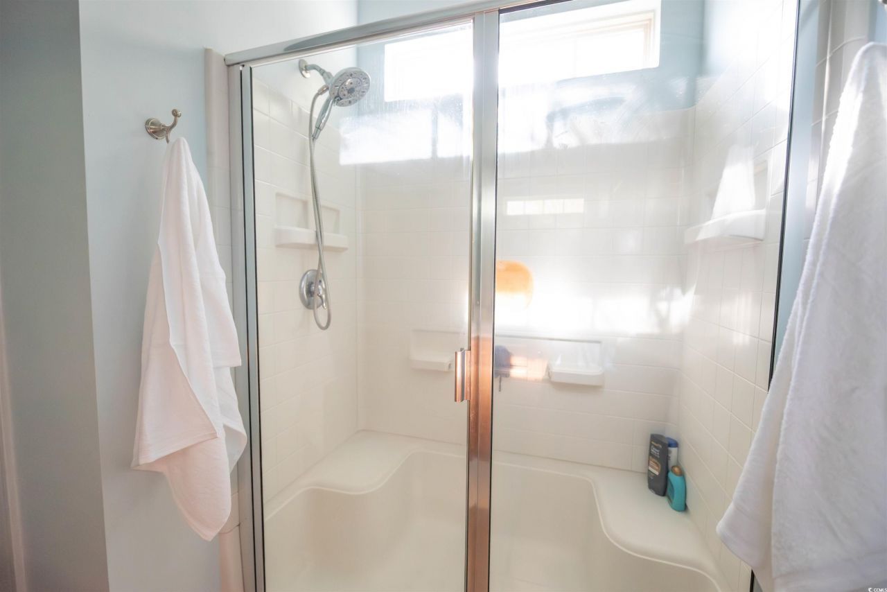 209 Golden Oaks Dr. Photo 21