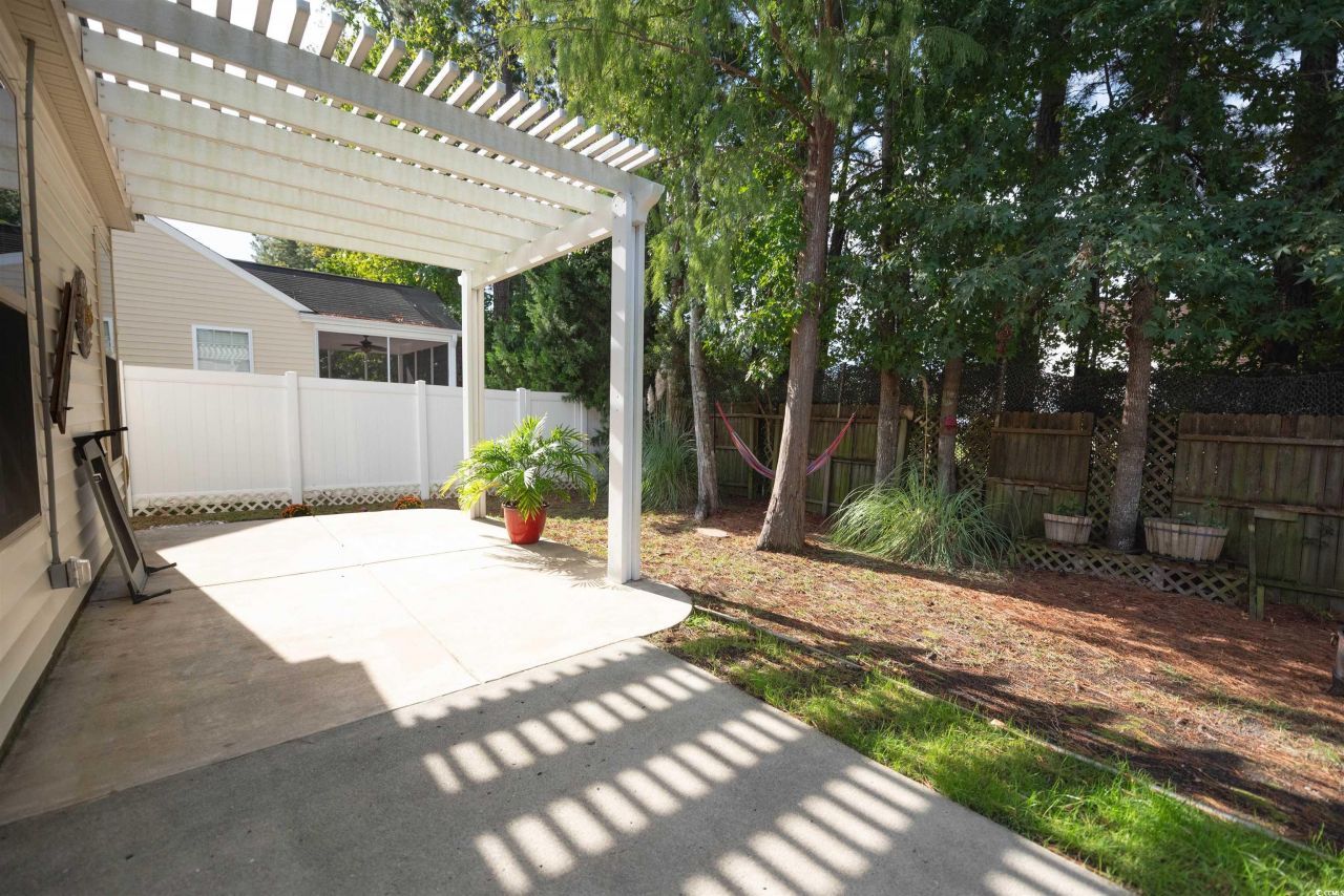 209 Golden Oaks Dr. Photo 36