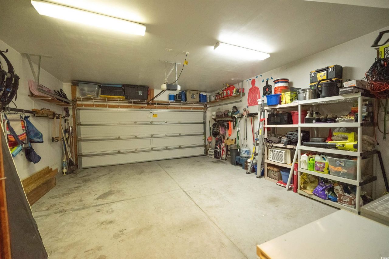 209 Golden Oaks Dr. Photo 37