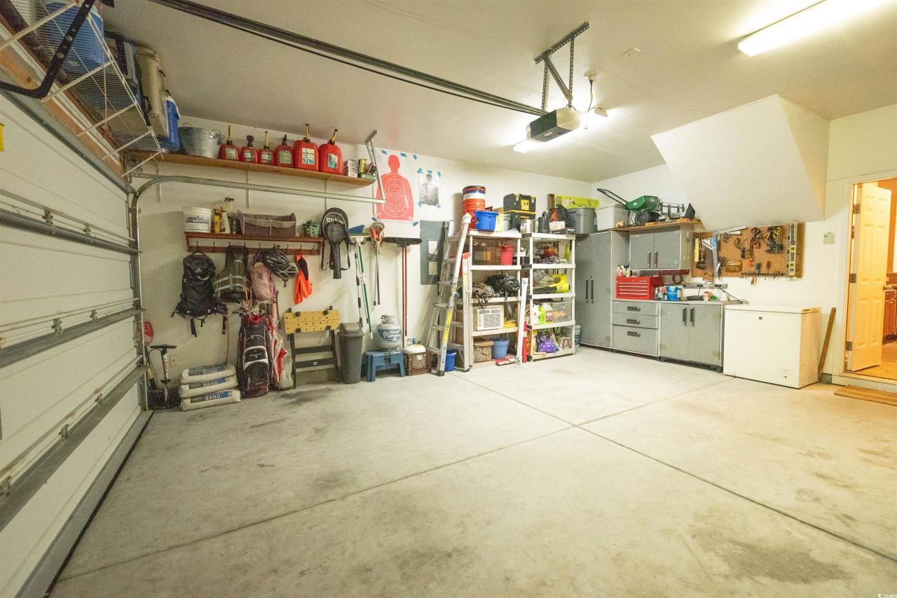 209 Golden Oaks Dr. Photo 39