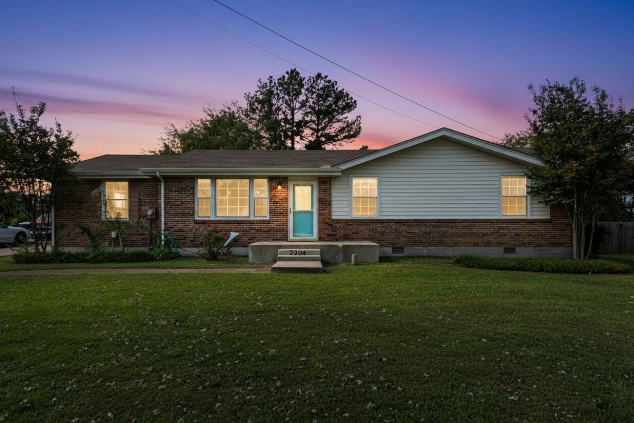 2204 Lynwood Dr, Greenbrier, TN 37073 Main Photo