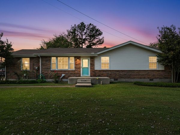 2204 Lynwood Dr, Greenbrier, TN 37073