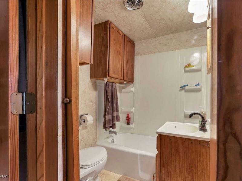 13929 Old Glory Road, Lore City, OH 43755 Photo 16