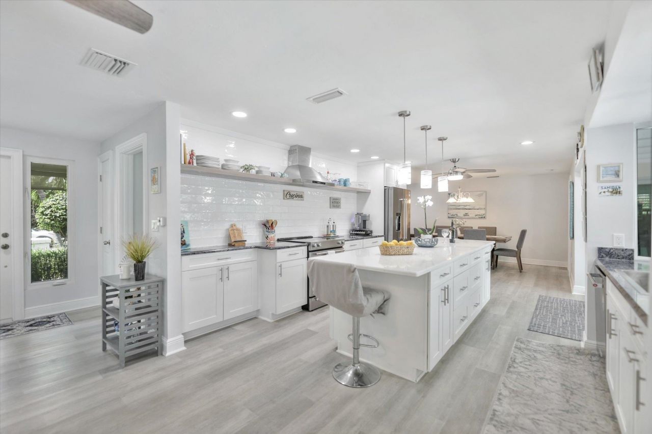930 Lindgren Blvd, Sanibel, FL 33957 Photo