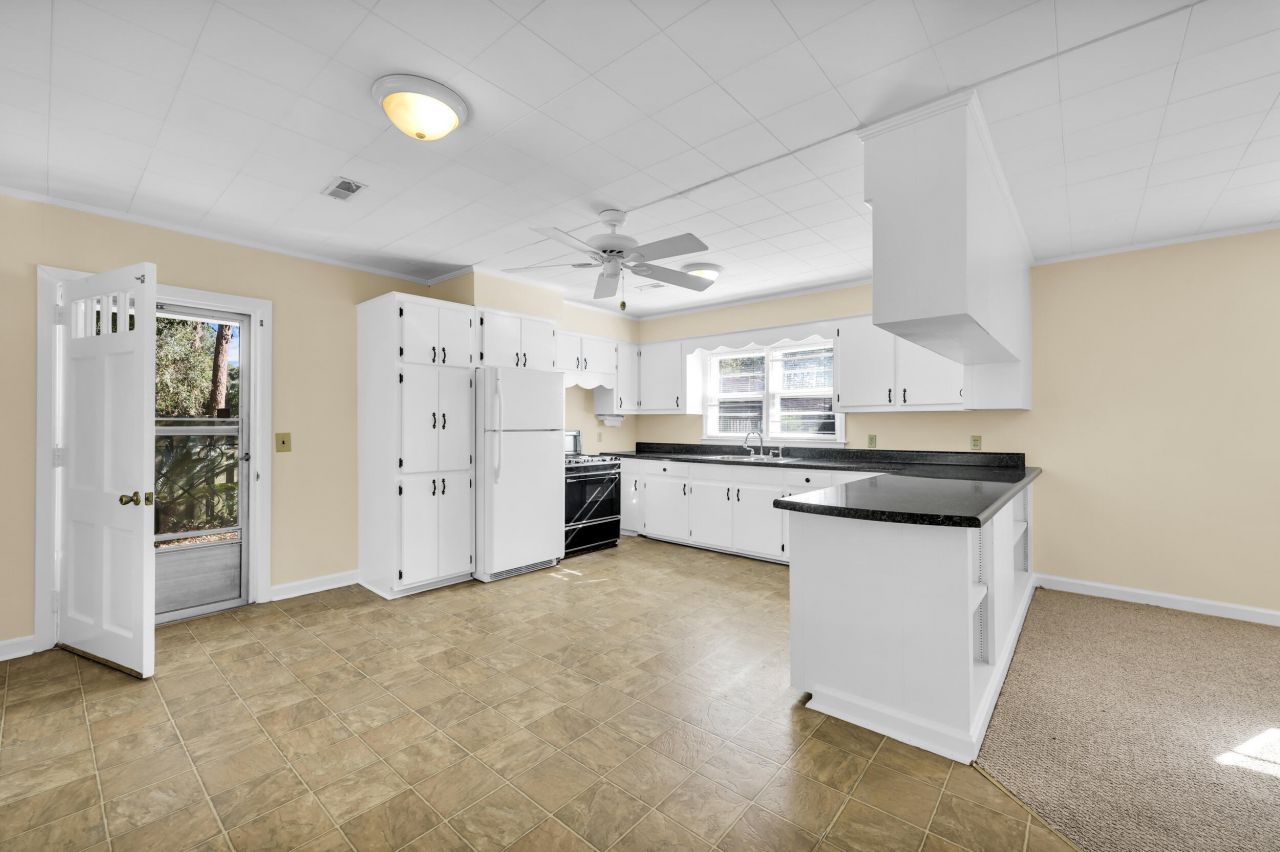 208 George Street Photo 19