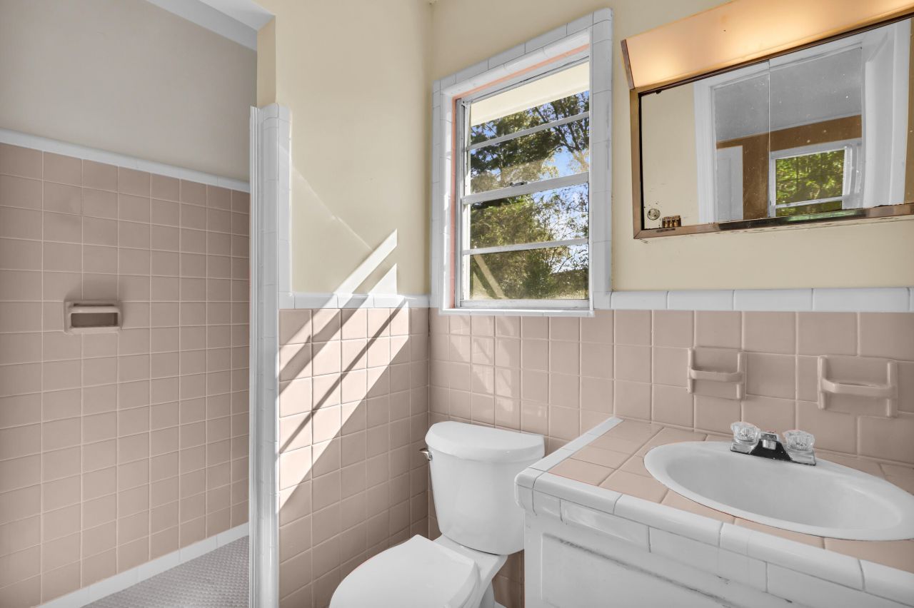 208 George Street Photo 36