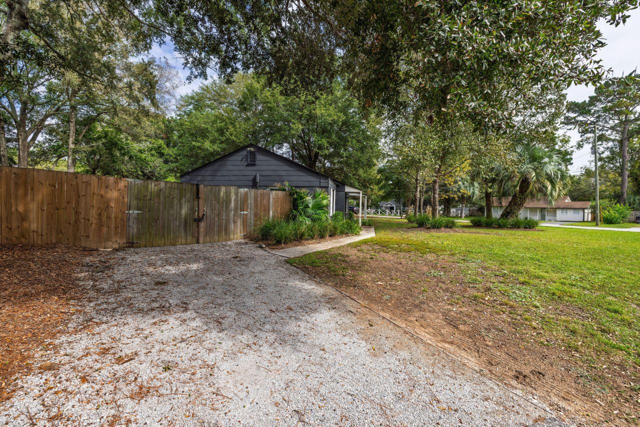 2 Ellen Avenue Photo 18