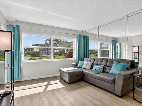 4706 NW 36th St, Unit 411, Lauderdale Lakes, FL 33319