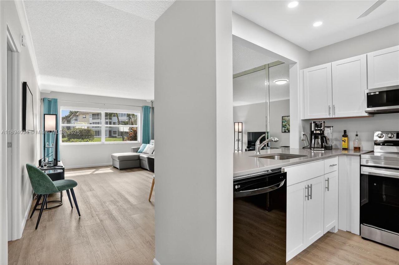 4706 NW 36th St, Unit 411, Lauderdale Lakes, FL 33319 Photo