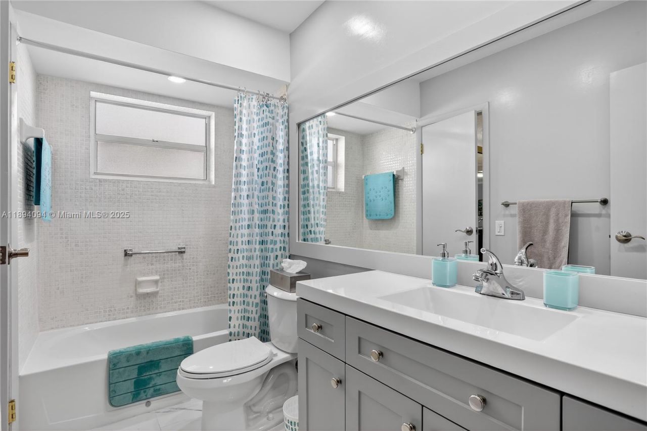 4706 NW 36th St, Unit 411, Lauderdale Lakes, FL 33319 Photo