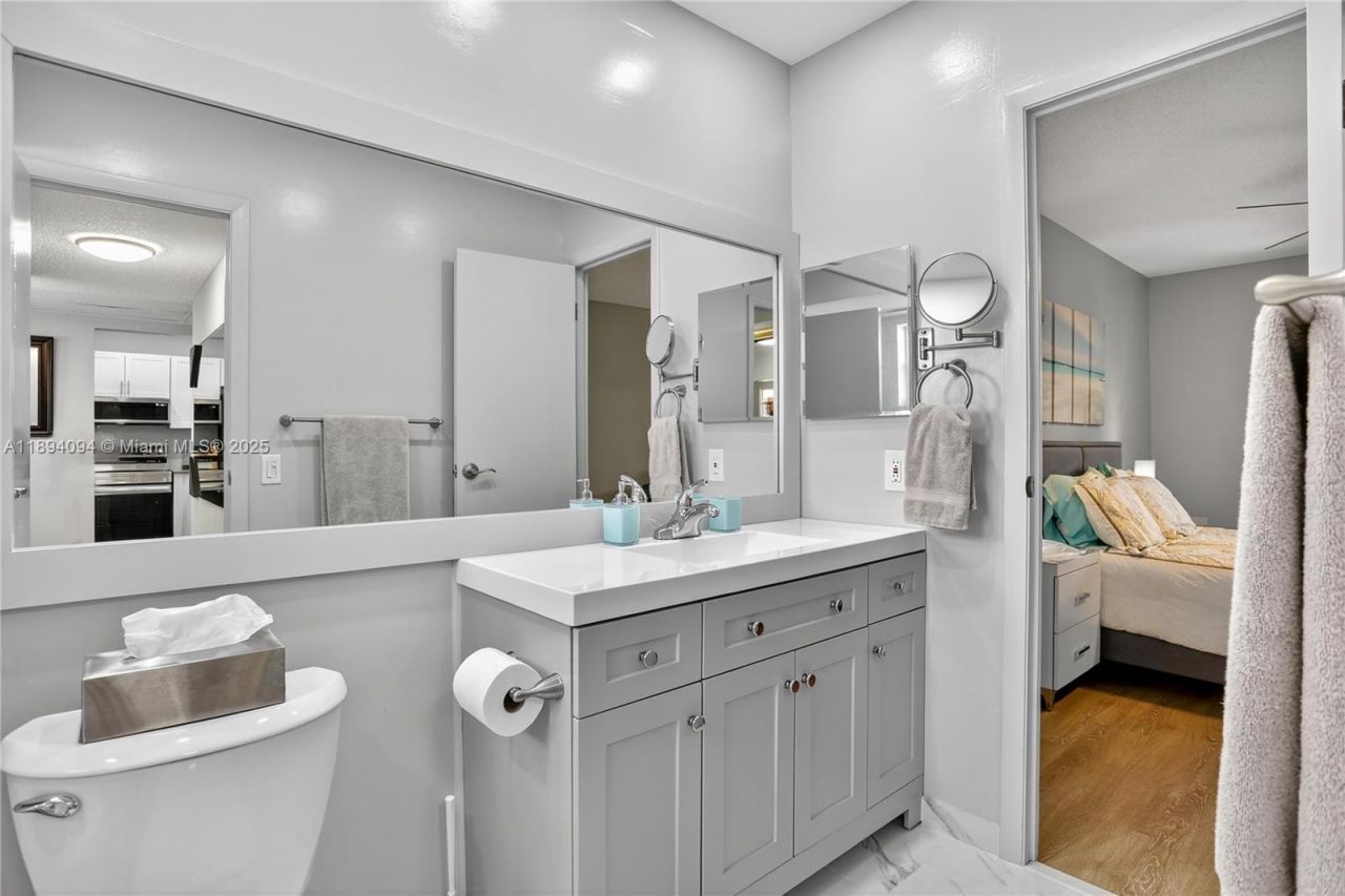 4706 NW 36th St, Unit 411, Lauderdale Lakes, FL 33319 Photo