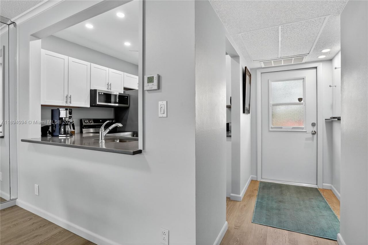 4706 NW 36th St, Unit 411, Lauderdale Lakes, FL 33319 Photo