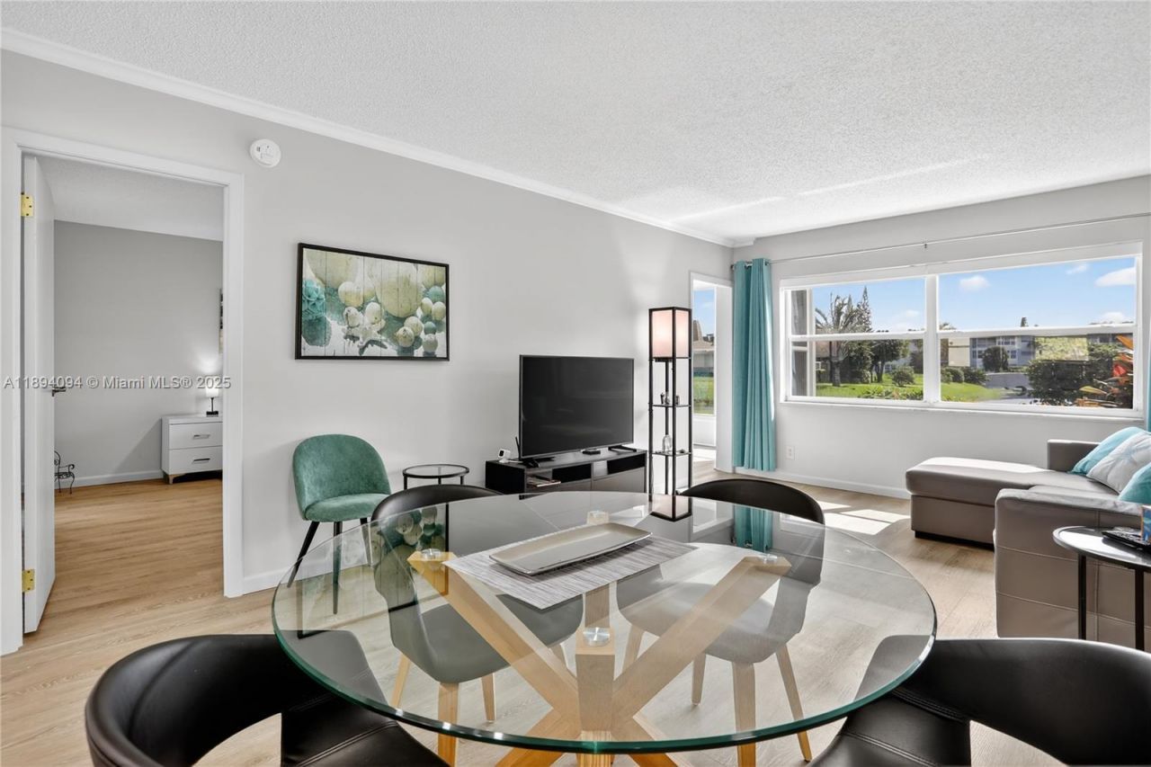 4706 NW 36th St, Unit 411, Lauderdale Lakes, FL 33319 Photo