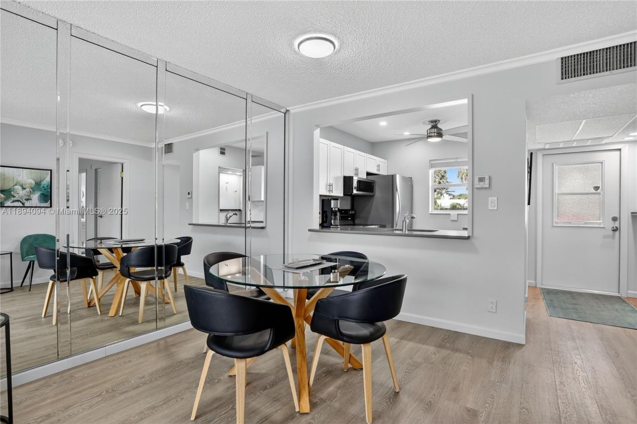 4706 NW 36th St, Unit 411, Lauderdale Lakes, FL 33319 Photo