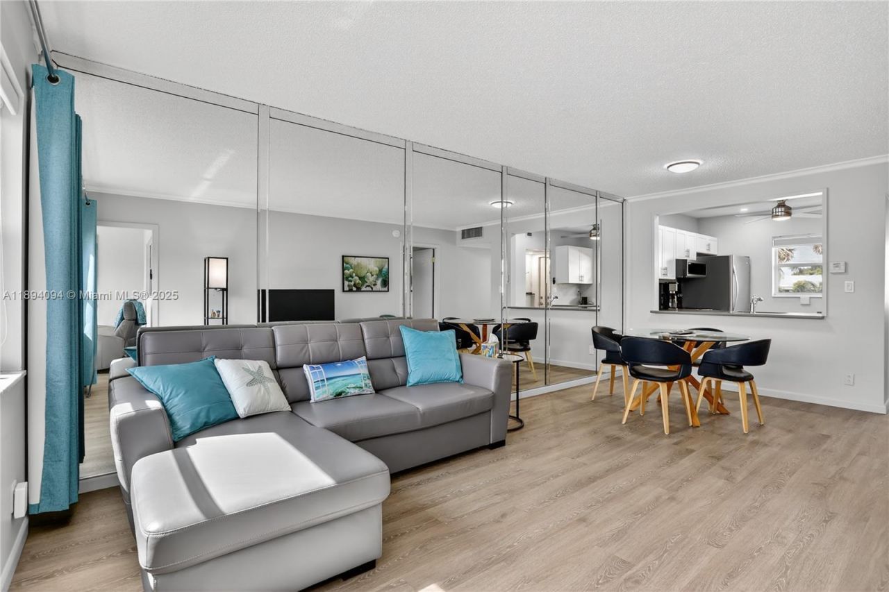 4706 NW 36th St, Unit 411, Lauderdale Lakes, FL 33319 Photo