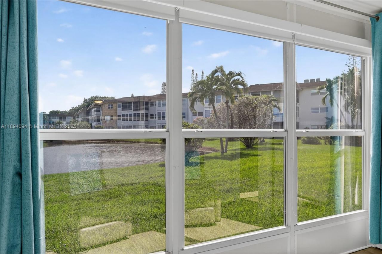 4706 NW 36th St, Unit 411, Lauderdale Lakes, FL 33319 Photo