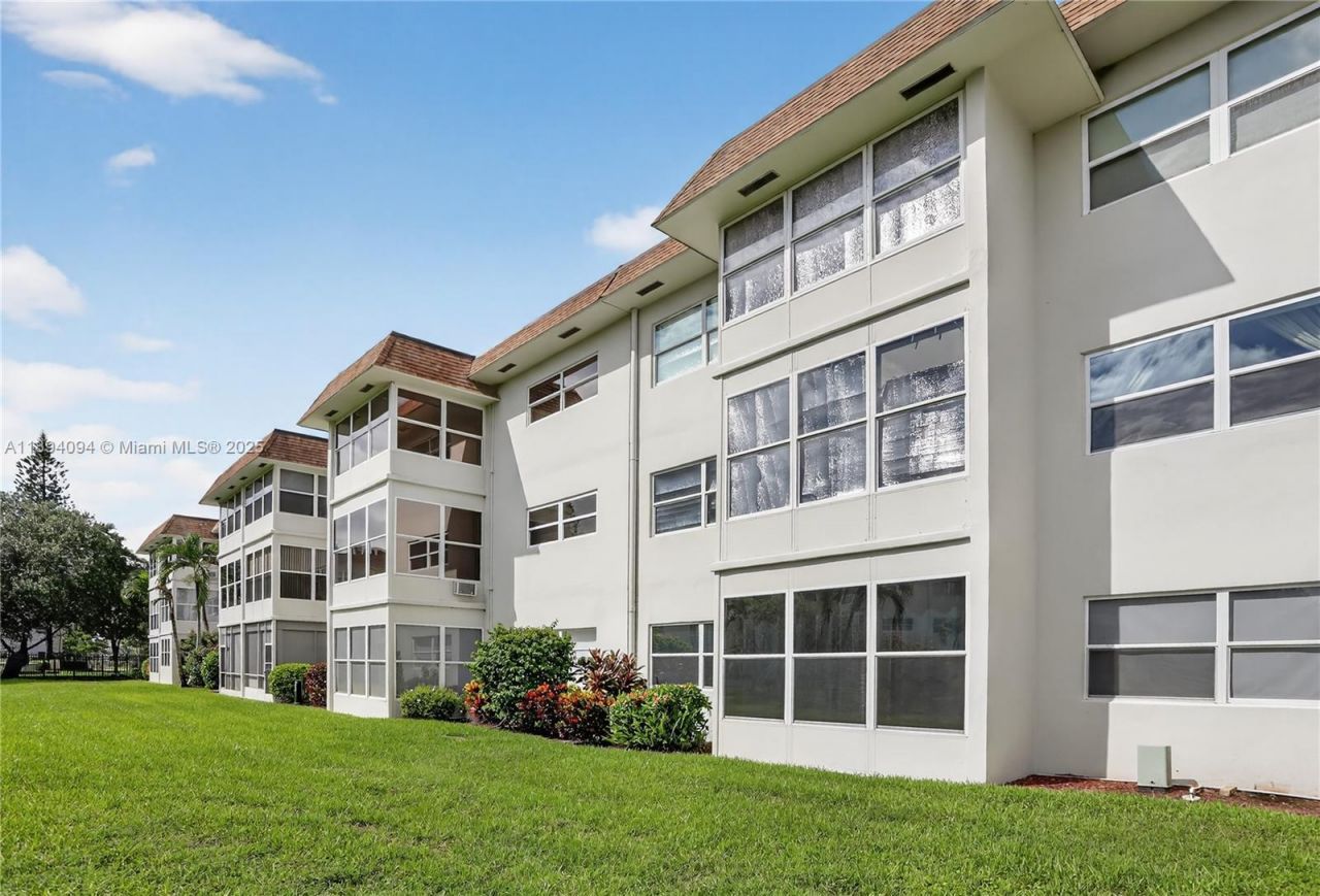 4706 NW 36th St, Unit 411, Lauderdale Lakes, FL 33319 Photo