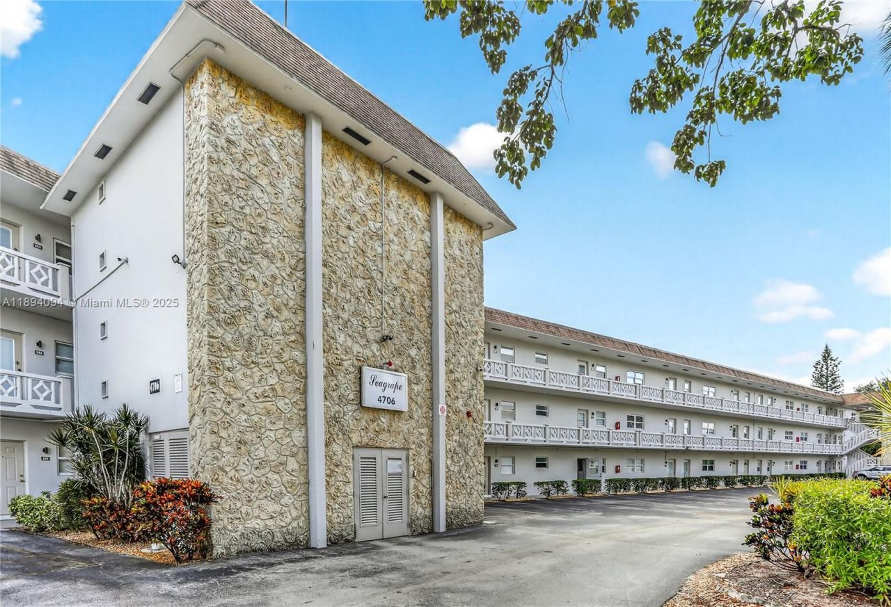 4706 NW 36th St, Unit 411, Lauderdale Lakes, FL 33319 Photo