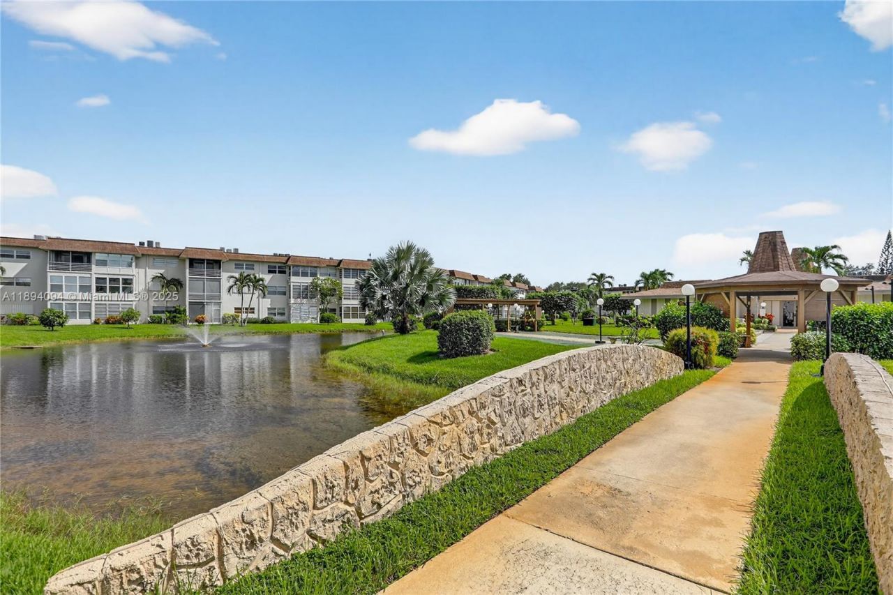 4706 NW 36th St, Unit 411, Lauderdale Lakes, FL 33319 Photo