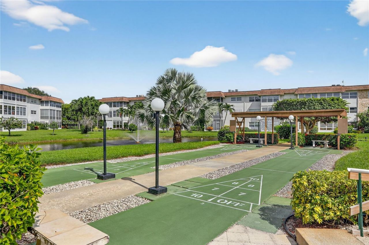 4706 NW 36th St, Unit 411, Lauderdale Lakes, FL 33319 Photo