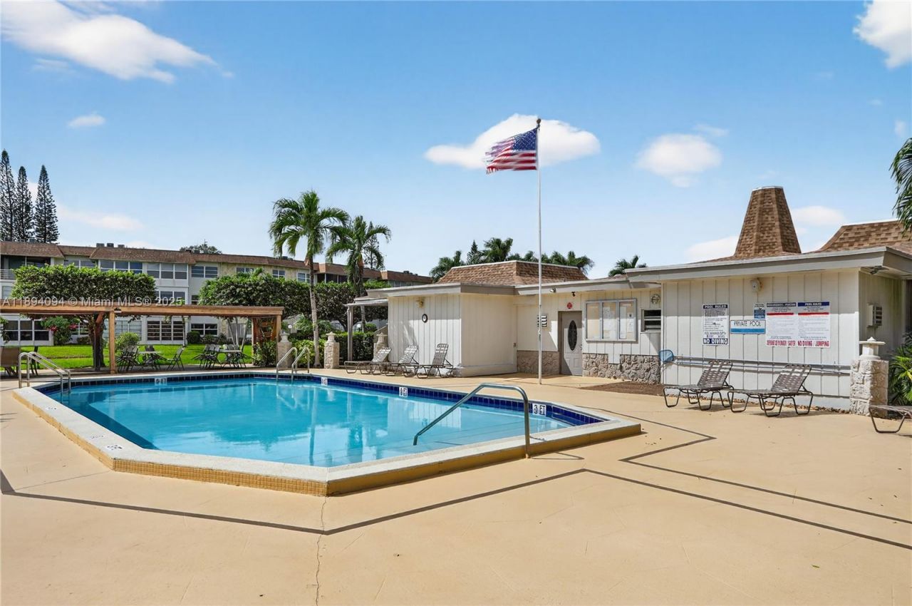 4706 NW 36th St, Unit 411, Lauderdale Lakes, FL 33319 Photo