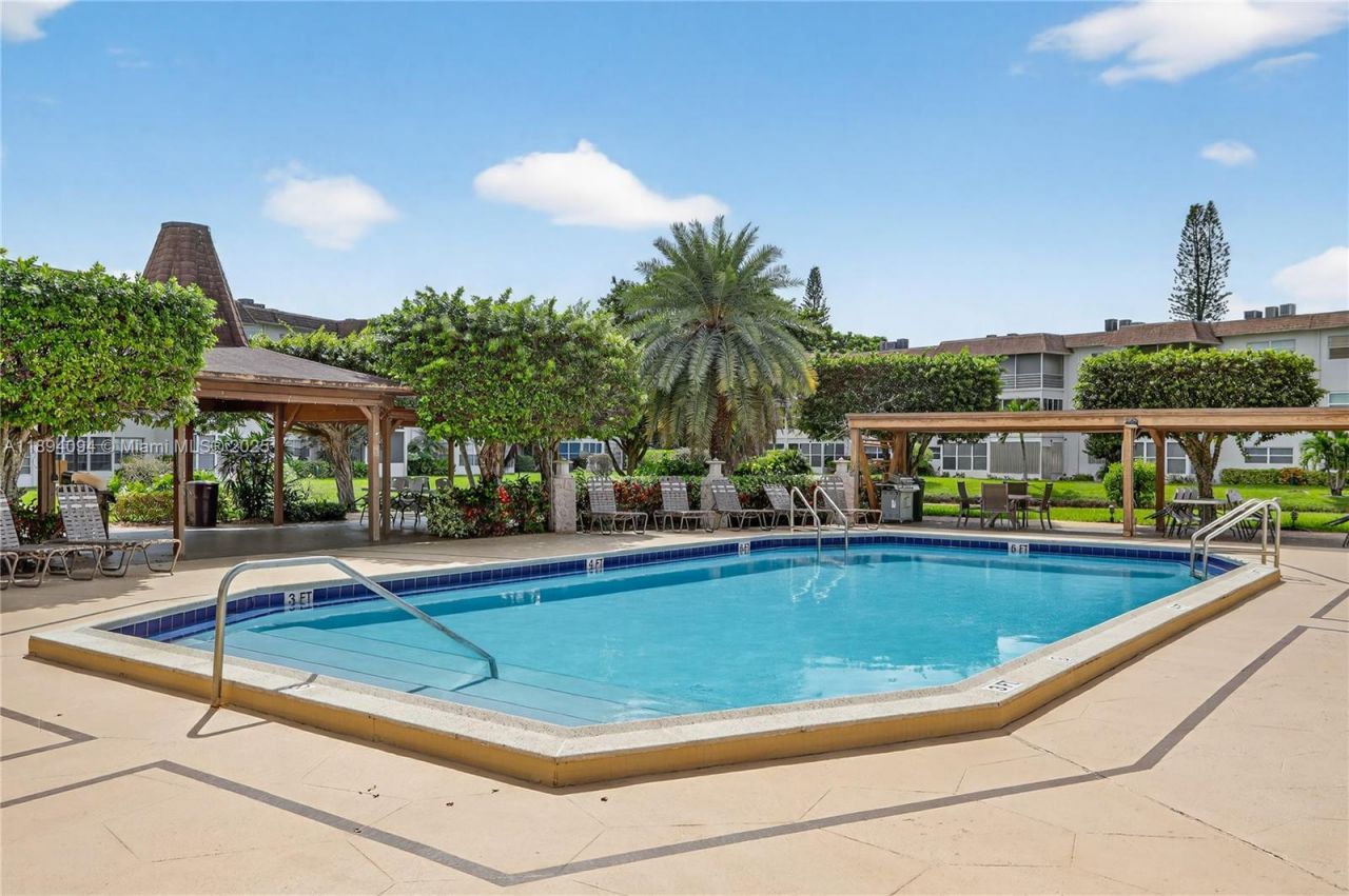 4706 NW 36th St, Unit 411, Lauderdale Lakes, FL 33319 Photo