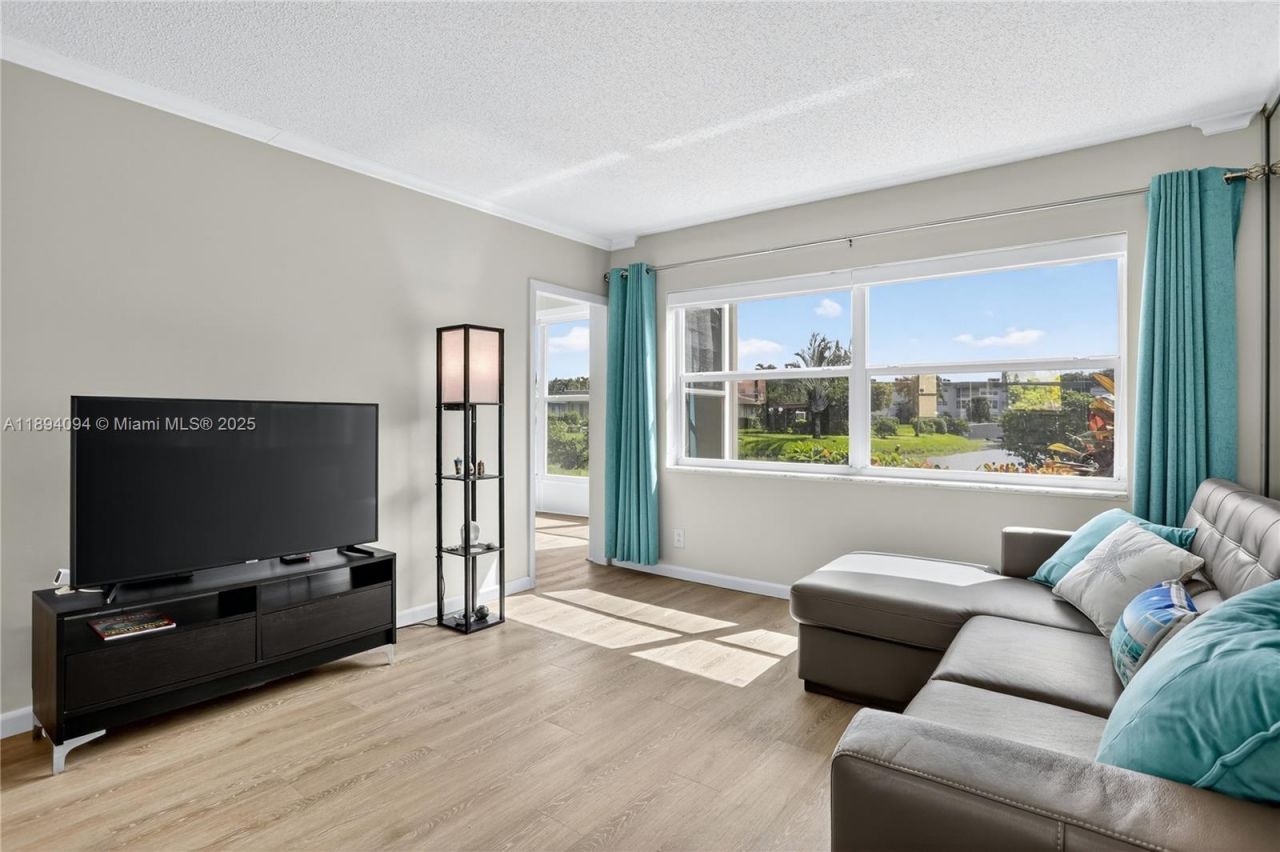 4706 NW 36th St, Unit 411, Lauderdale Lakes, FL 33319 Photo