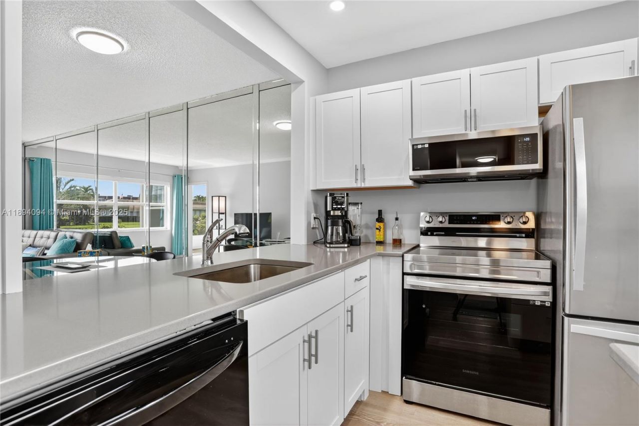 4706 NW 36th St, Unit 411, Lauderdale Lakes, FL 33319 Photo