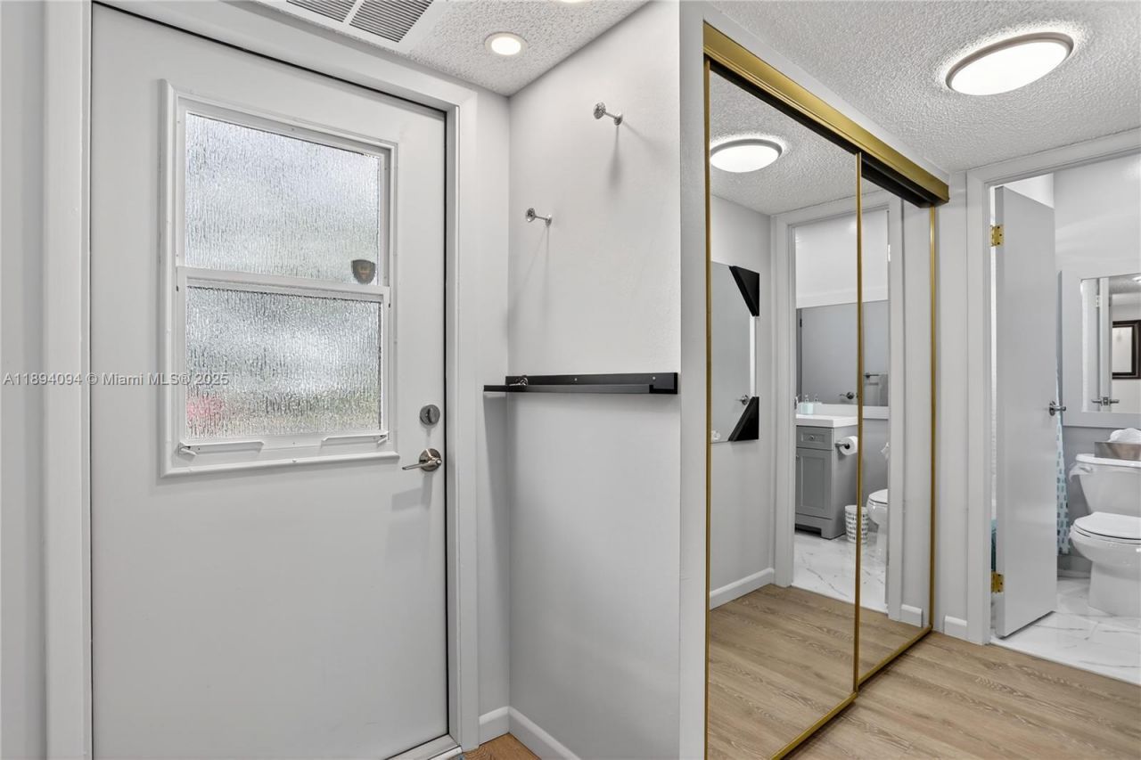 4706 NW 36th St, Unit 411, Lauderdale Lakes, FL 33319 Photo