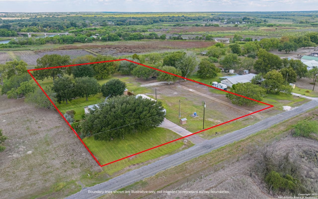 162 Peninsula Dr, Mathis, TX 78368 Main Photo