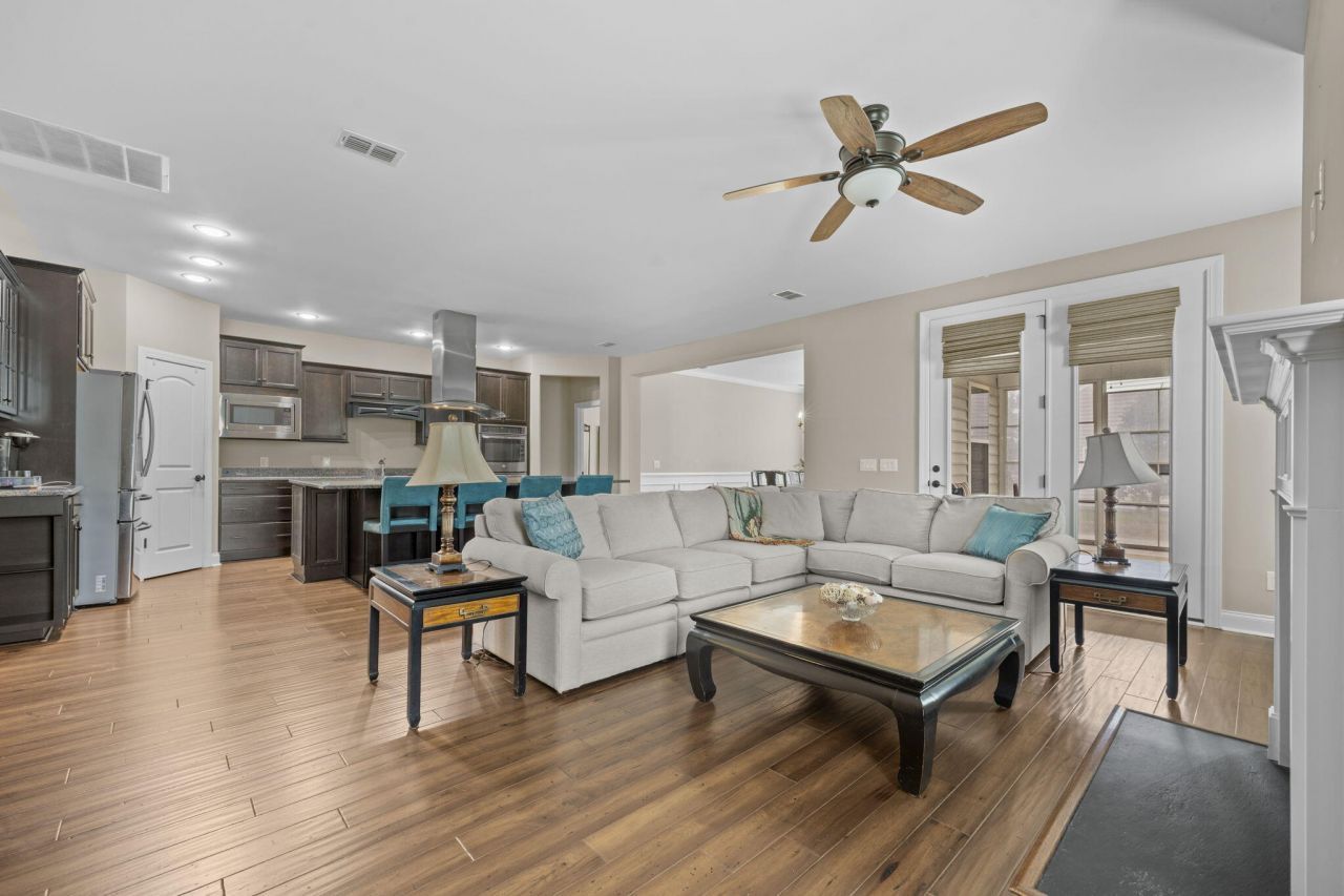 421 Four Seasons Boulevard Photo 10