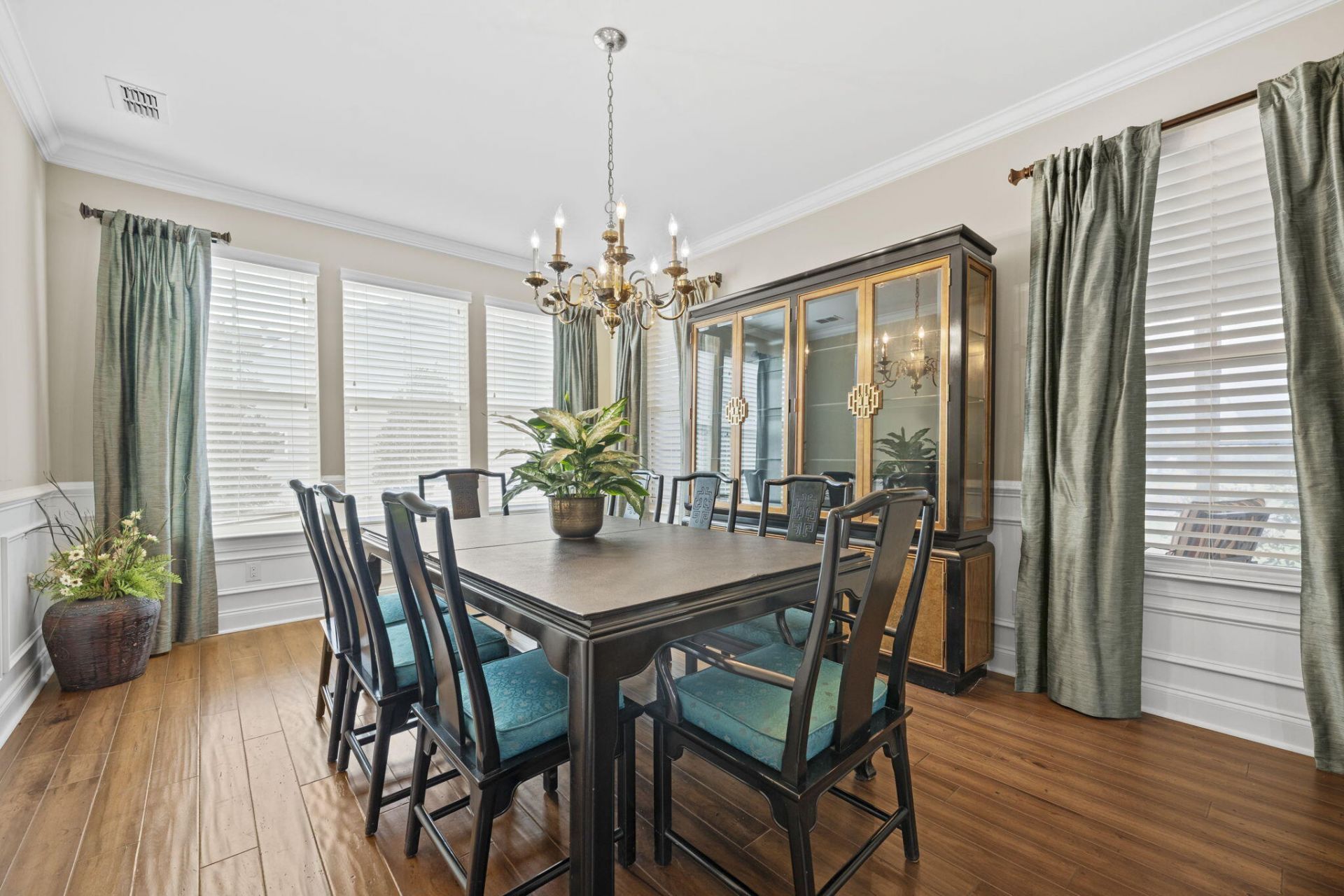 421 Four Seasons Boulevard Photo 15