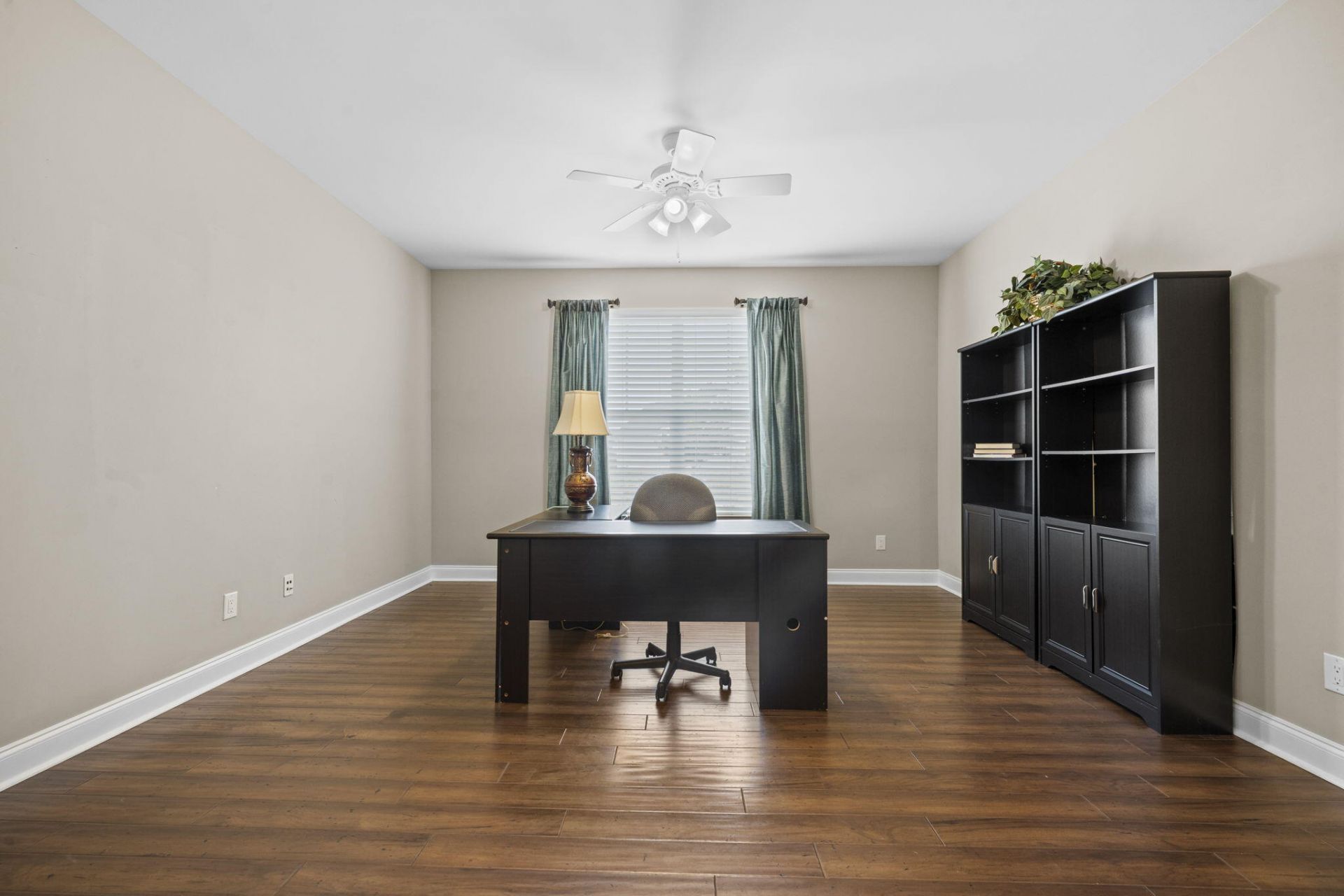 421 Four Seasons Boulevard Photo 15