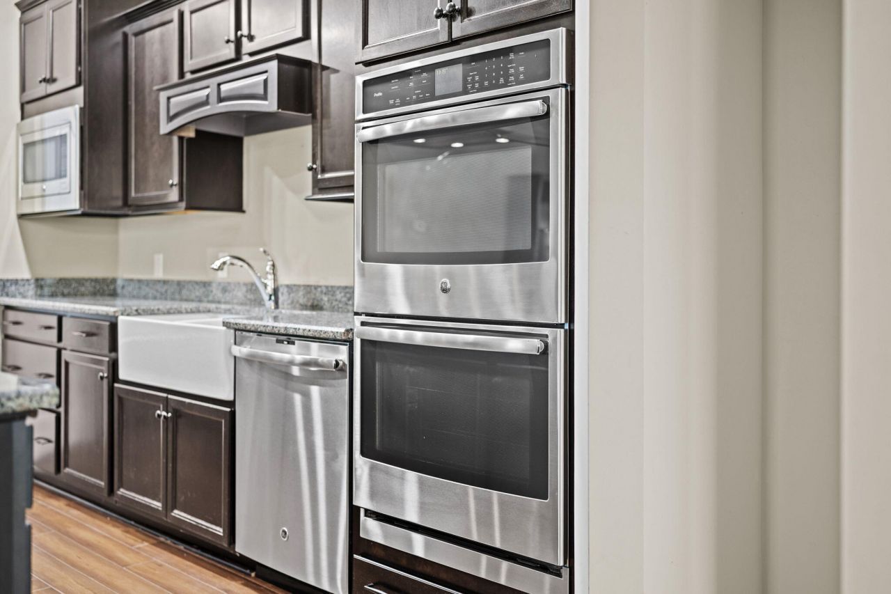 421 Four Seasons Boulevard Photo 18