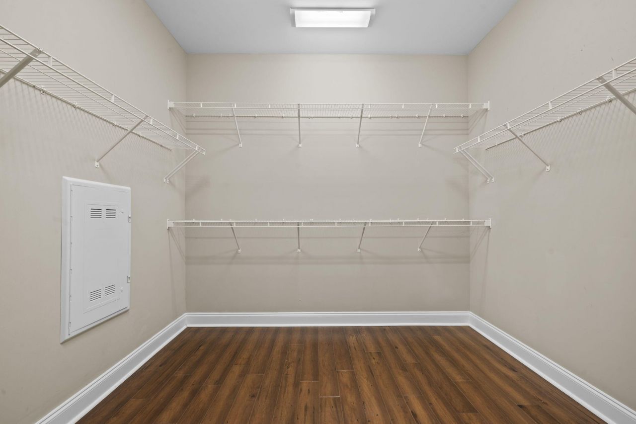 421 Four Seasons Boulevard Photo 24