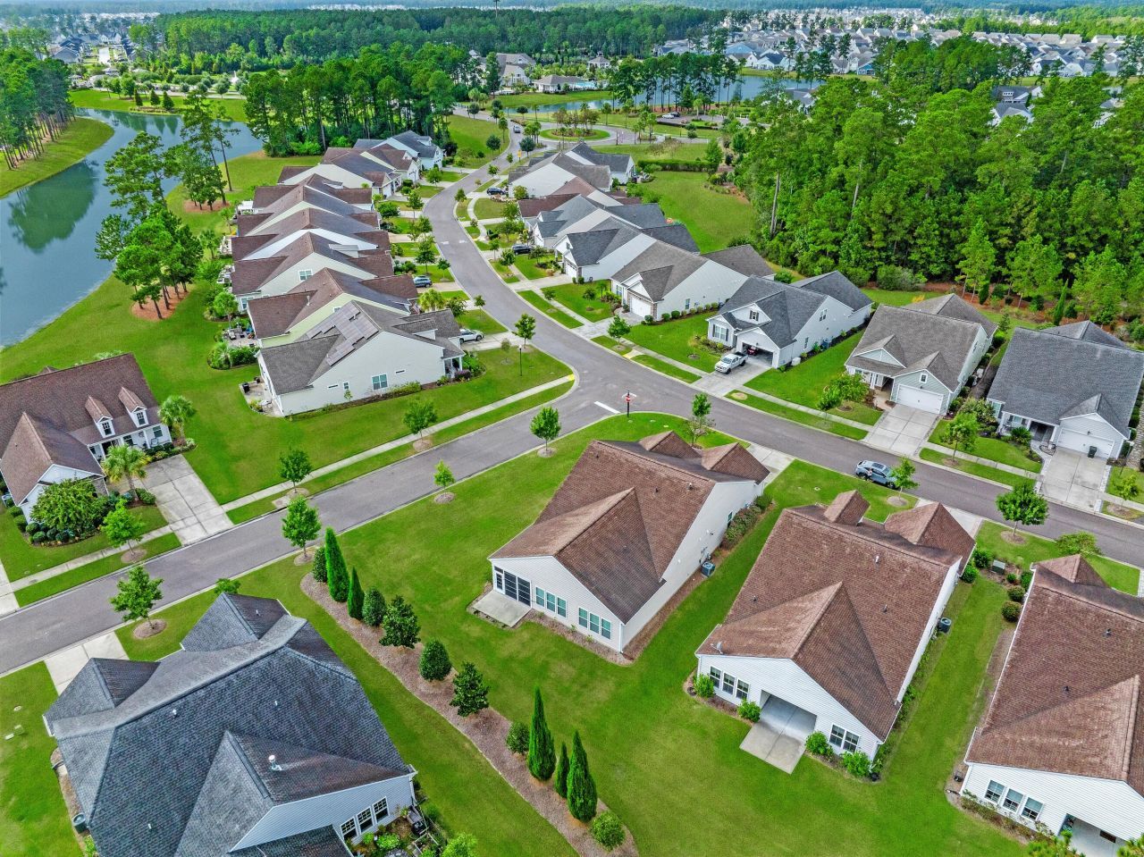 421 Four Seasons Boulevard Photo 35