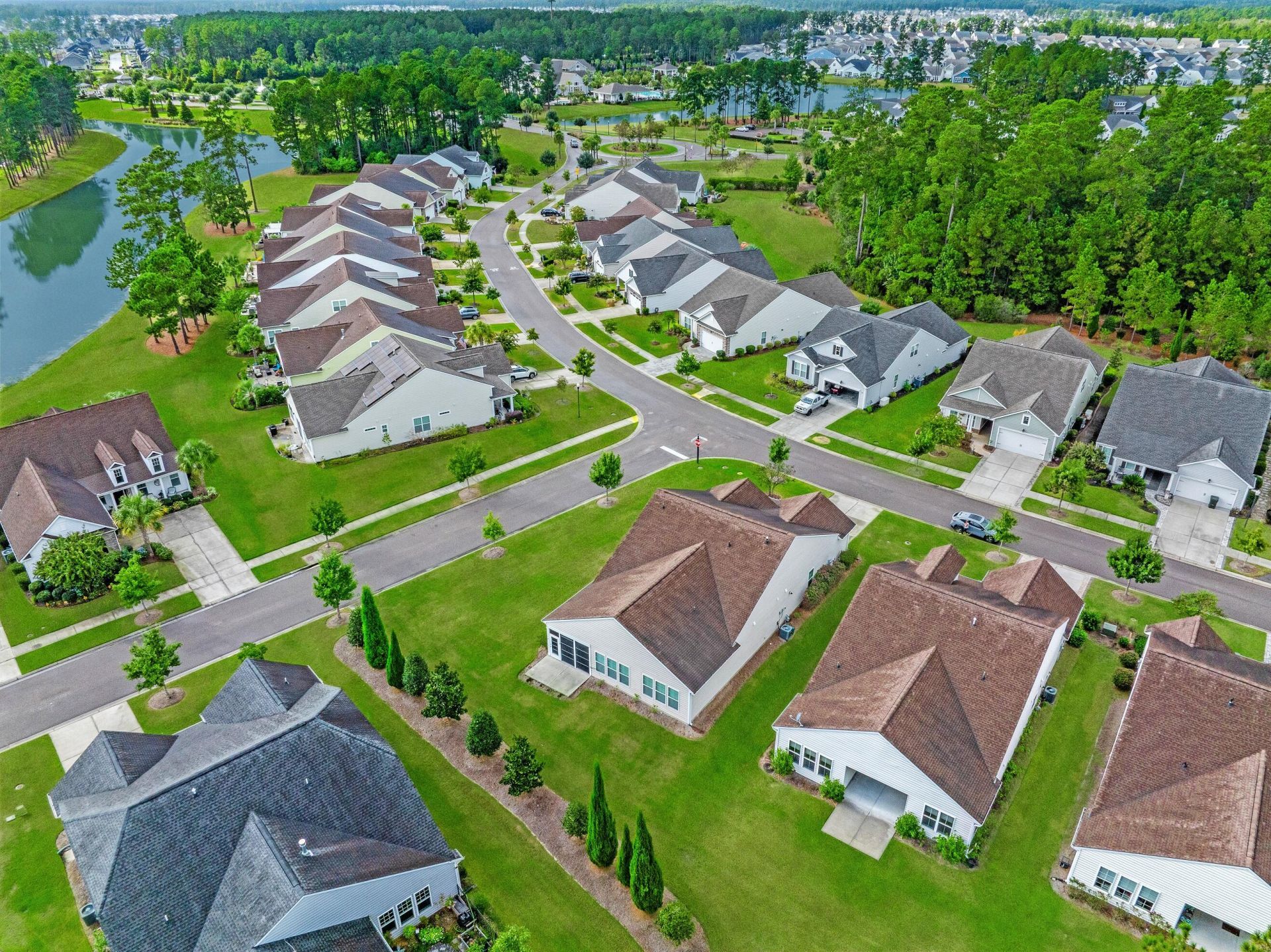 421 Four Seasons Boulevard Photo 37