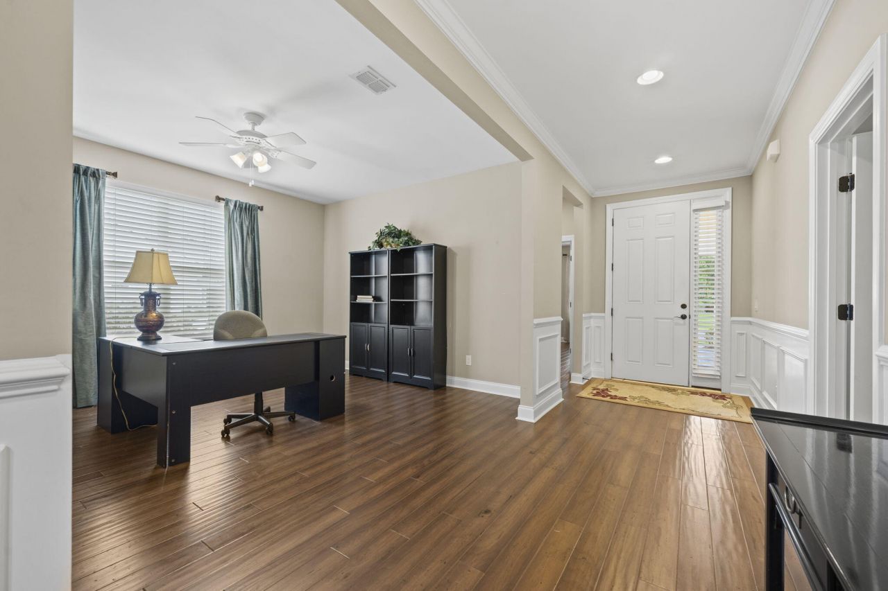 421 Four Seasons Boulevard Photo 9